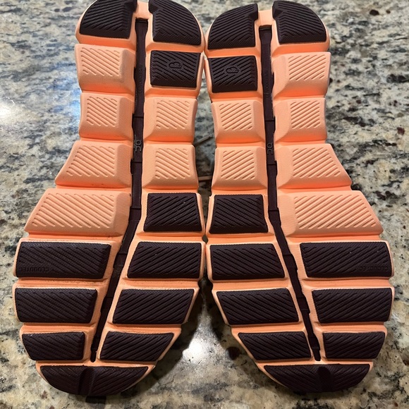 ON Cloud X Training Shoe 9.5 Silver/Almond - Picture 3 of 9